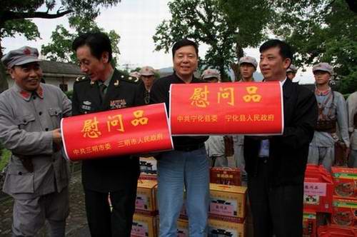 廖金輝率團赴長汀慰問《共和國搖籃》劇組人員