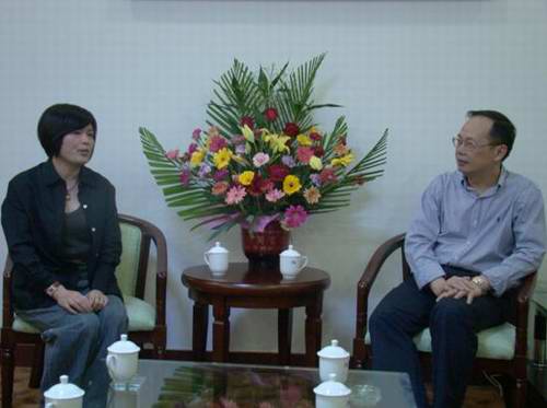 北京軍旅作家王秋燕一行來寧采風(fēng)