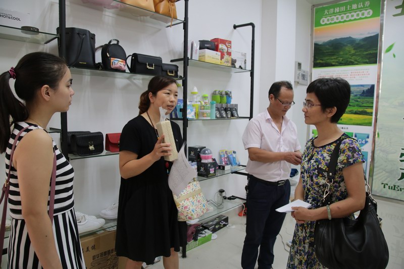 領導參觀電商產業園（一）