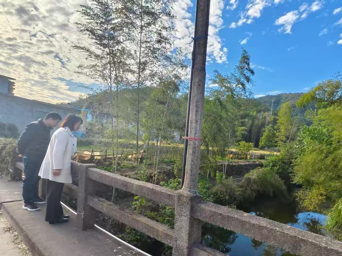 石壁鎮開展11月“河長日”巡河活動