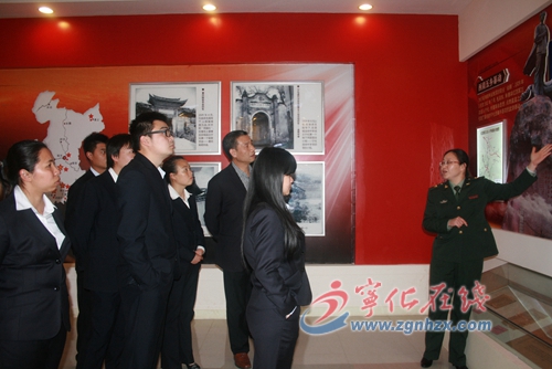 清明前夕 縣機關干部、中小學生緬懷先烈