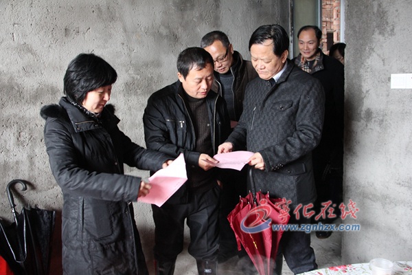 胡曉春到治平畬族鄉(xiāng)指導災后重建工作