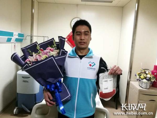 志愿者周楊完成造血干細胞采集。 長城網 圖