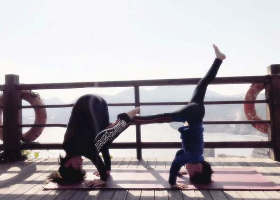 親子瑜伽增進了孫楚洋和媽媽的感情