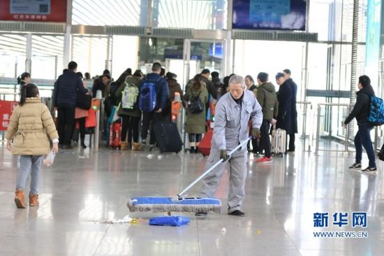 這個春節，他的工作要每天“走”一個馬拉松