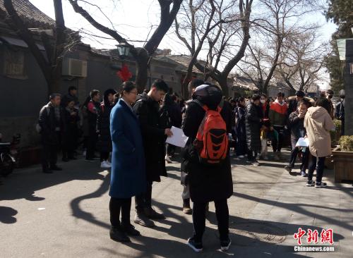 藝考生正在等待考試。袁秀月 攝