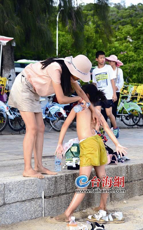 沖澡難!來廈游客呼吁環島路海邊增設公共淋浴設施