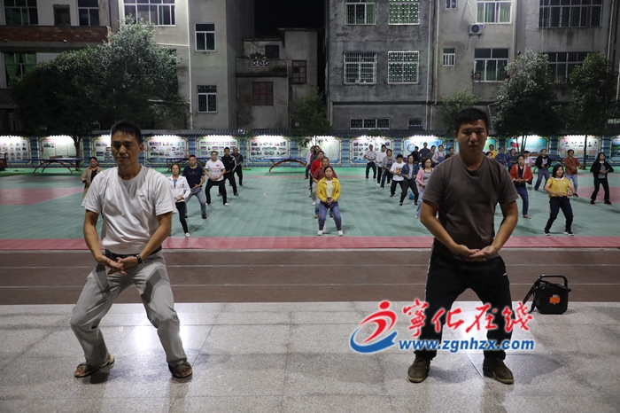 “八段錦”成寧化水茜中小教師“工間操”