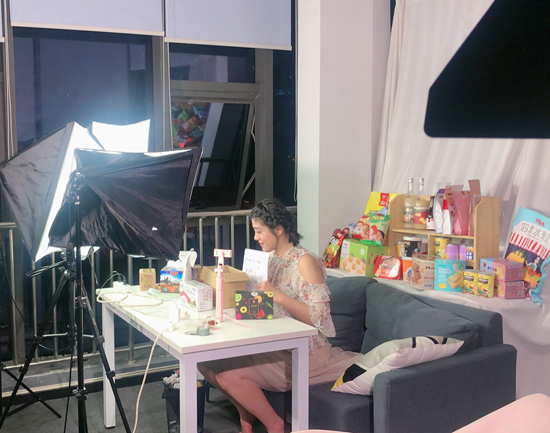 直播帶貨成年輕人就業(yè)風口?業(yè)內(nèi):有創(chuàng)意易冒出來