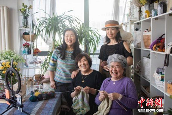 60、70后走上新就業風口 大媽直播織毛衣半年賣1000萬元