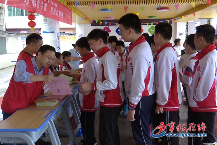 寧化開展全民營養(yǎng)周和“中國學生營養(yǎng)日”宣傳活動