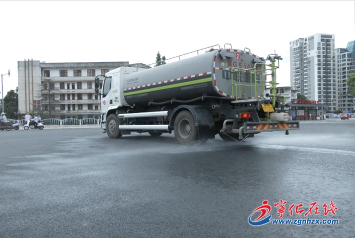 【黨史學習教育在基層 我為群眾辦實事】寧化：為城市道路除塵降溫 打造清涼出行環境