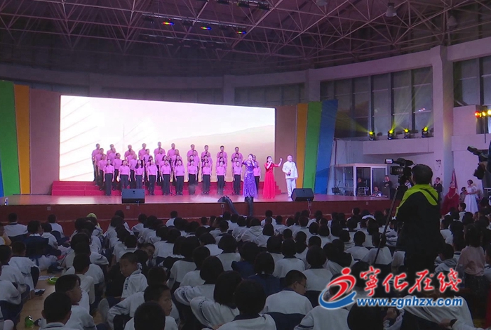 【深入學習宣傳貫徹黨的二十大精神】寧化五中：文藝匯演秀青春  師生同臺展示風采