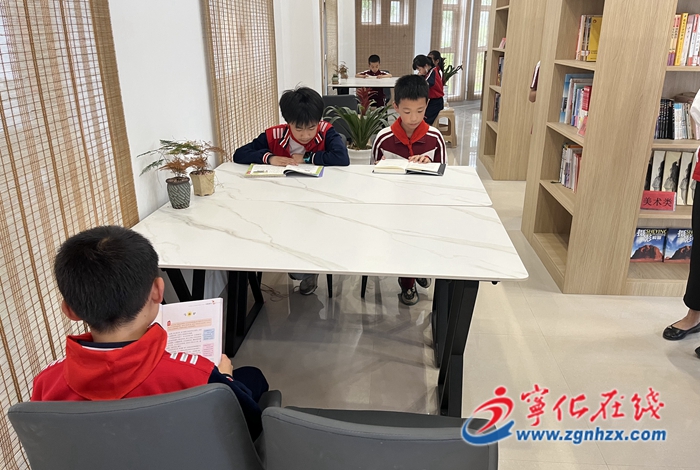 曹坊鎮(zhèn)開展“強國復(fù)興有我，感觀紅色歷史”青少年愛國主義教育實踐活動