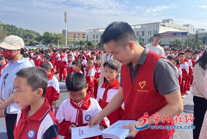 城南鎮(zhèn)開展“反詐進(jìn)校園”主題宣傳活動