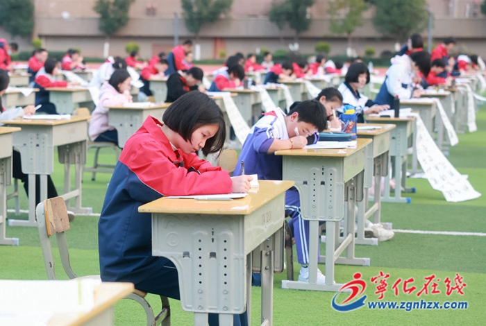 寧化:師生同臺競技秀書法