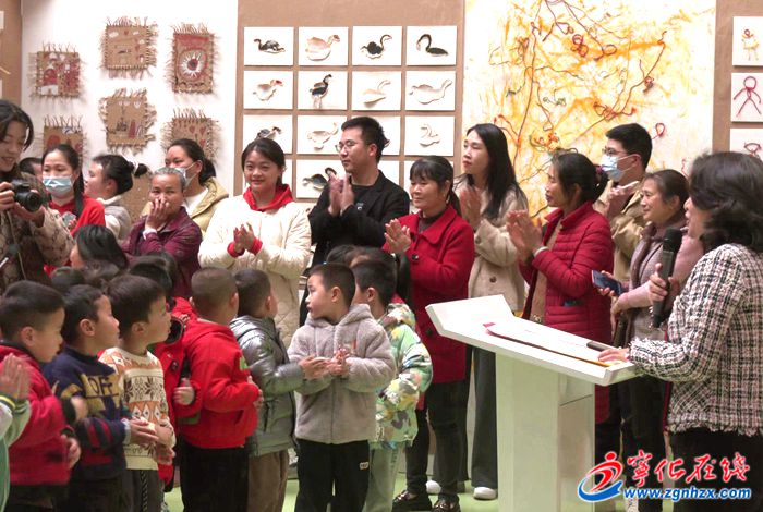 寧化縣賦欣幼兒園為幼兒辦畫展