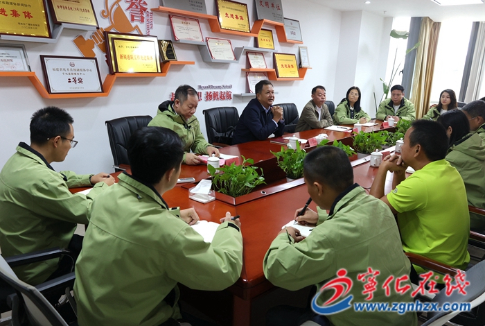 縣領(lǐng)導(dǎo)看望慰問(wèn)一線新聞工作者