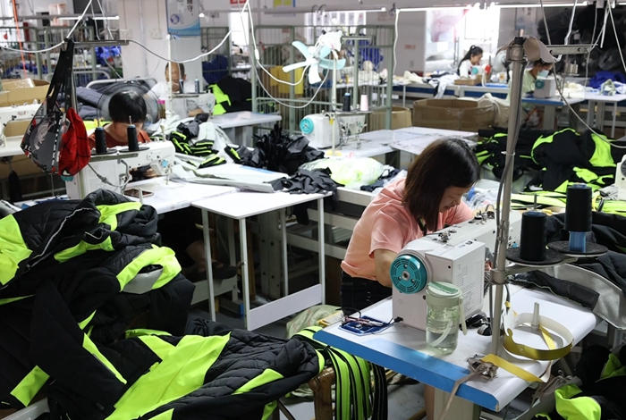 寧化:產銷兩旺!拓普斯外貿訂單生產忙