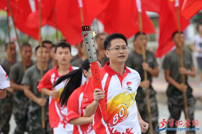 紅色旅游火炬傳遞 值得紀念的鏡頭回顧